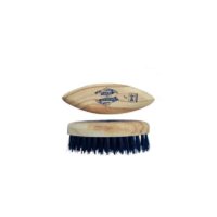 Prenez soin de votre barbe à tout moment avec cette brosse à barbe de poche en poils de sanglier naturels. Lissez, brossez et rendez votre barbe brillante !