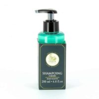 Rendez votre barbe saine et soyeuse grâce à ce shampoing à barbe purifiant.