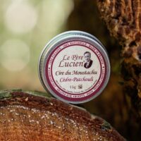 Pot de cire à moustache Le Père Lucien parfum Cèdre-Patchouli, 15 g, couvercle à vis en aluminium