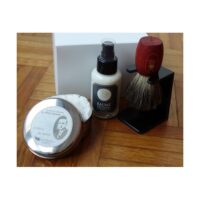 Coffret soins de rasage : savon à barbe, baume après-rasage et blaireau sur son support
